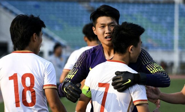 [NBA]伦纳德火力全开 超远三分一箭穿心